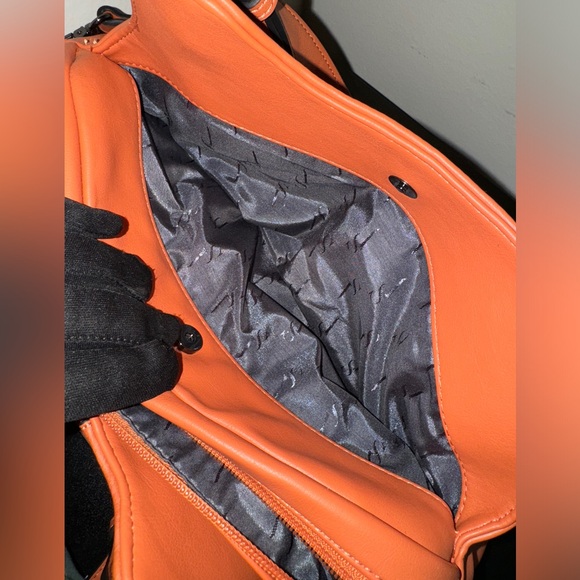 Vera Wang, Limited Edition “Sunset” two way bag. - Picture 7 of 9